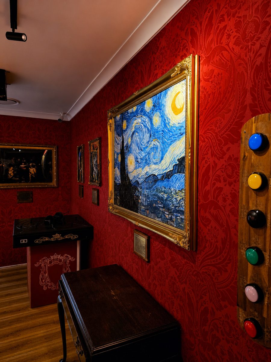 The Missing Crown Jewels escape room