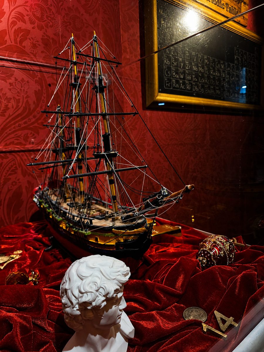 The Missing Crown Jewels escape room